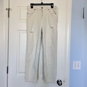 Carly Jean Los Angeles women’s Slim Straight Jeans in Off-White